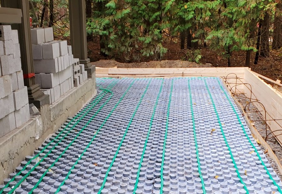 Ice melt tubing installation for a heated driveway system